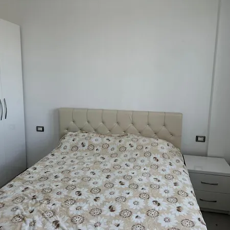 Apartments, Escape Velipojë
